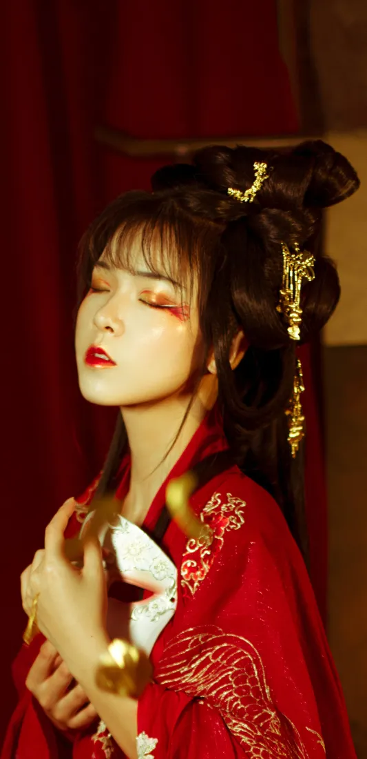 古装美女手机壁纸｜红色古装背景图片 - 古典妆容「哲风壁纸」