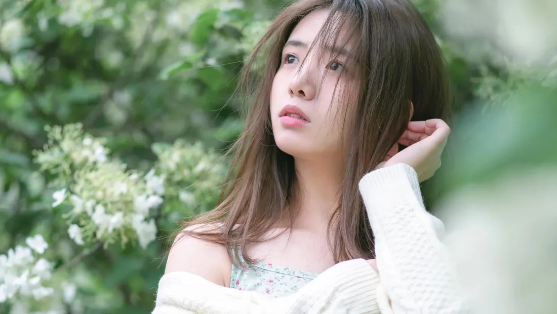 2k(魅力美女｜森林花海背景图片 - 清新)「哲风壁纸」