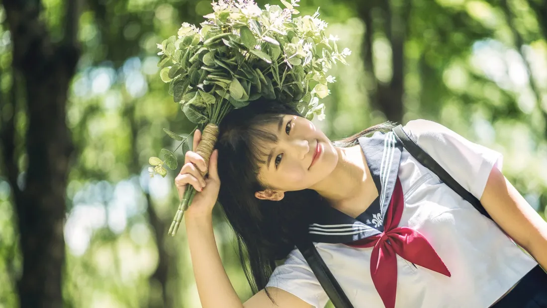 2k日系少女壁纸｜森林花环背景图片 - 清新写真「哲风壁纸」