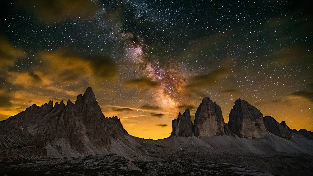 4k星空壁纸｜山峦背景图片 - 自然夜景「哲风壁纸」