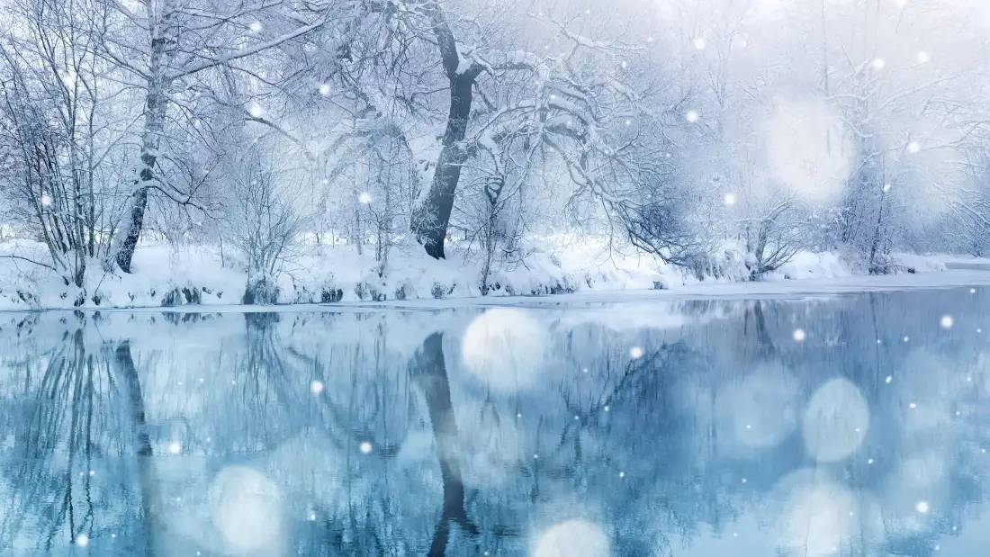2k雪地壁纸｜湖泊背景图片 - 冬季静谧风光「哲风壁纸」