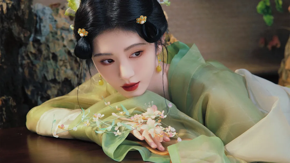 2k古装美女壁纸｜木质背景图片 - 汉服「哲风壁纸」