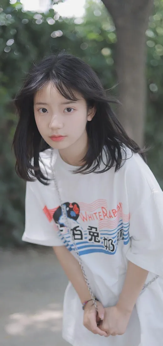 白兔少女手机壁纸｜青春户外背景图片 - 夏日「哲风壁纸」