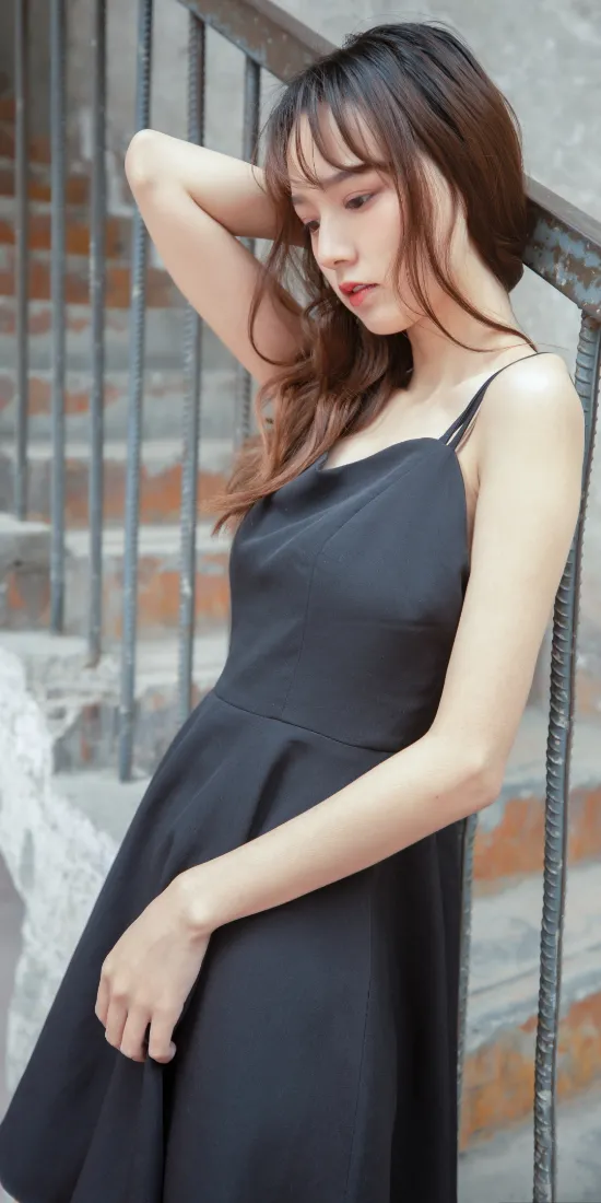 少女手机壁纸｜复古楼梯背景图片 - 性感「哲风壁纸」