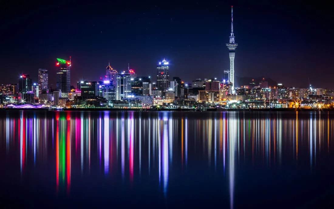 4k都市霓虹倒影壁纸｜夜景背景图片 - 璀璨「哲风壁纸」