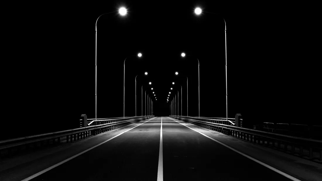 4k路灯夜景壁纸｜夜晚道路背景图片 - 静谧「哲风壁纸」