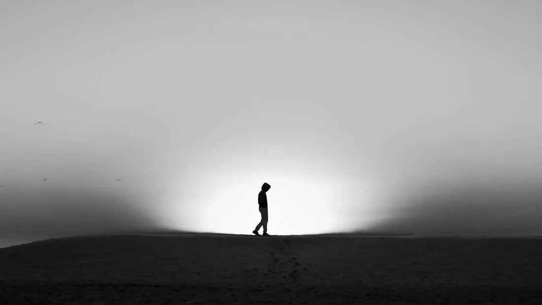 2k极简灰白｜光影艺术背景图片 - 人物剪影「哲风壁纸」