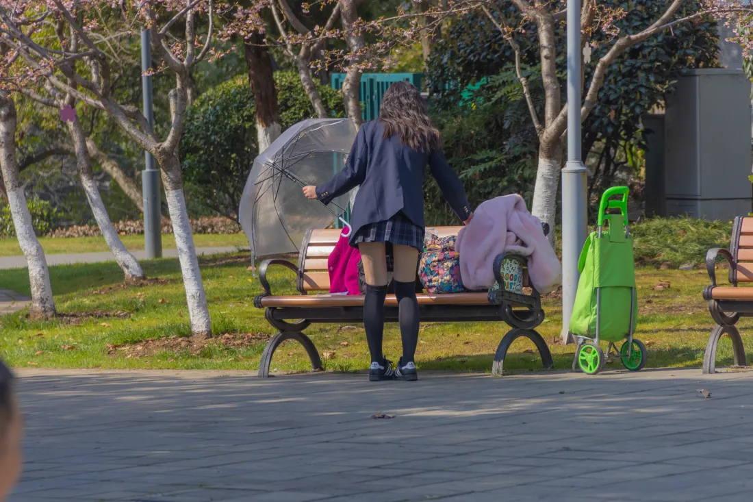 6k黑丝美女｜公园场景背景图片 - 魅力身影「哲风壁纸」