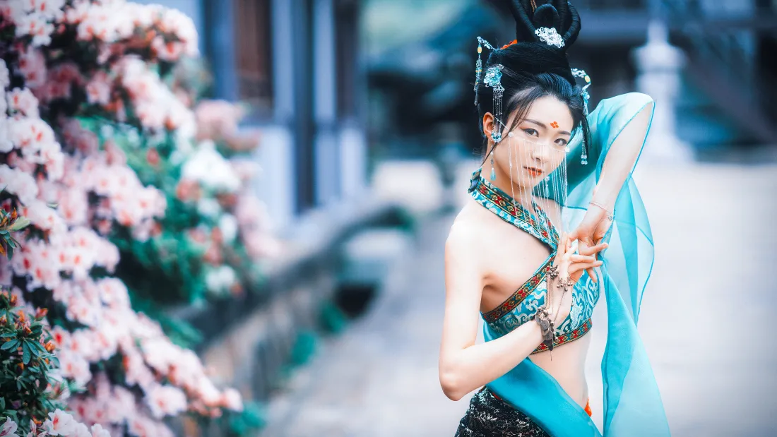 4k古风美人｜花树背景图片 - 古典雅韵「哲风壁纸」
