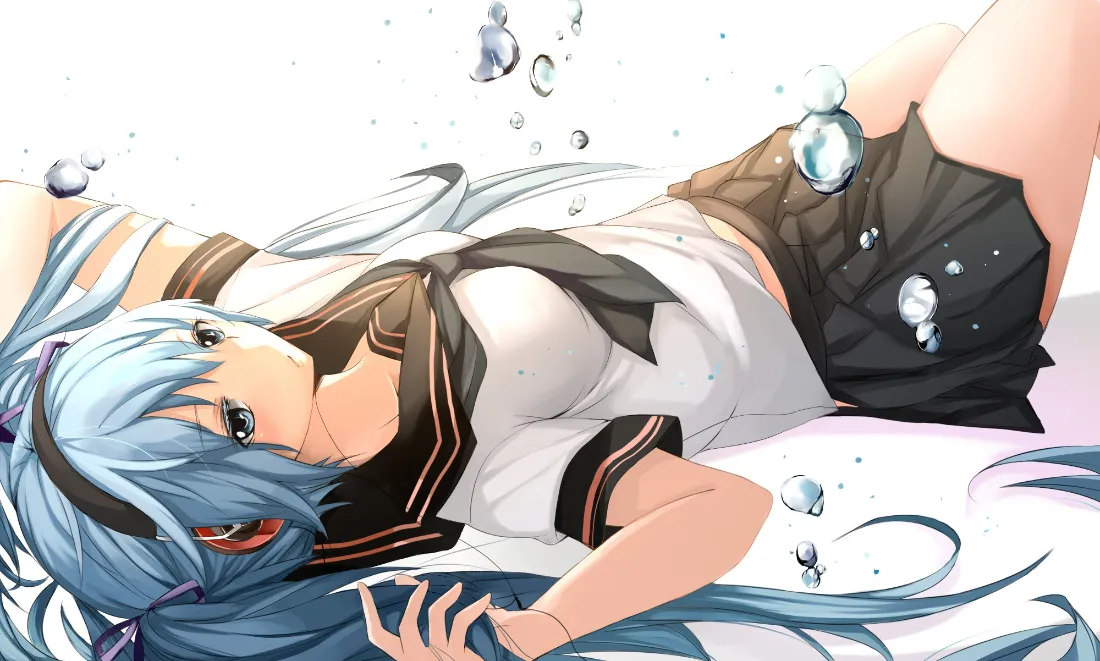 2k初音未来校服壁纸｜二次元背景图片 - 水中躺姿「哲风壁纸」