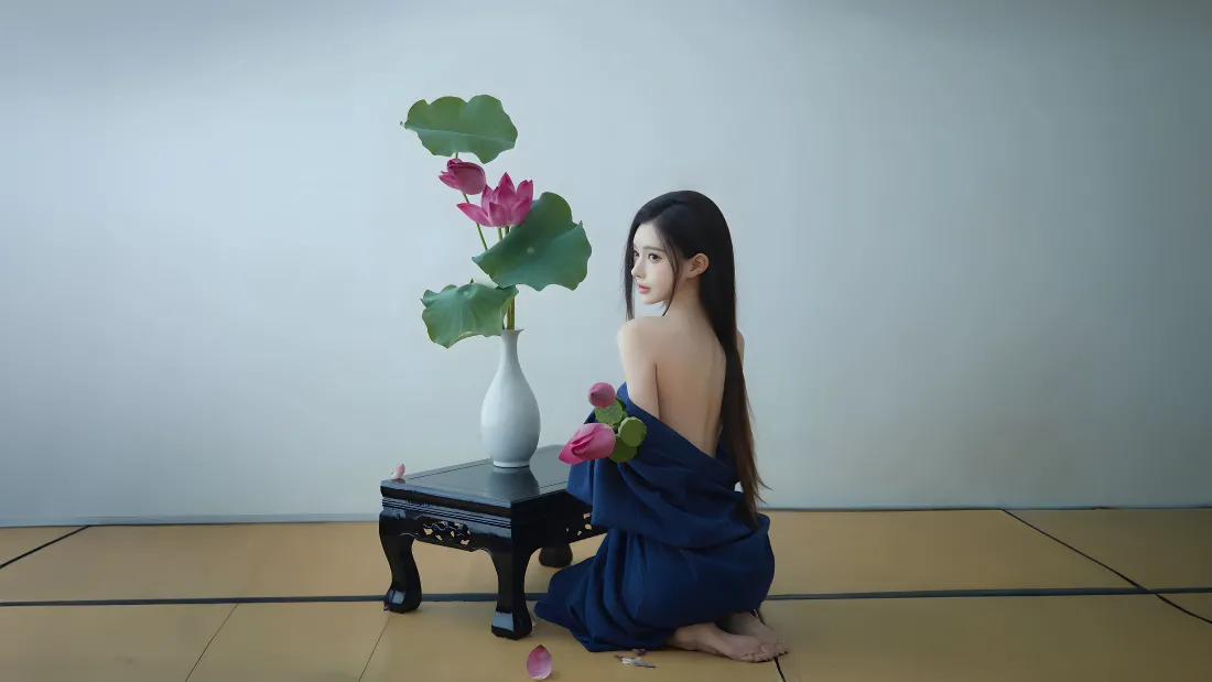 4k少女美背壁纸｜荷花荷叶背景图片 - 迷人写真「哲风壁纸」
