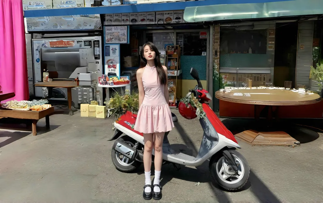 3k粉色连衣裙少女壁纸｜红色复古摩托背景图片 - 街头「哲风壁纸」