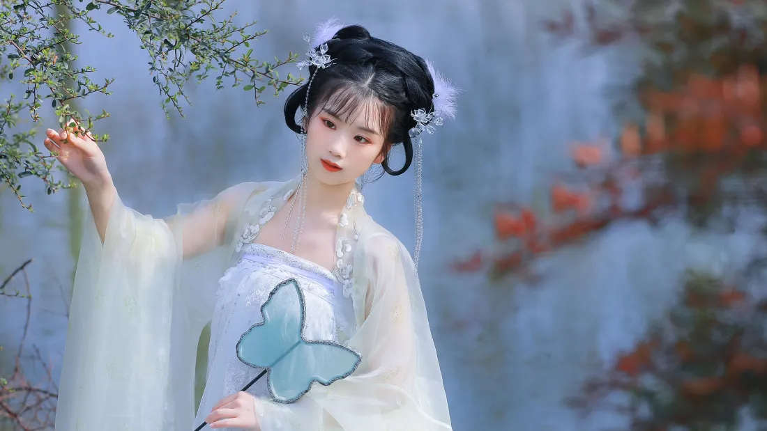 4k汉服美女壁纸｜蝶舞花丛背景图片 - 古风「哲风壁纸」
