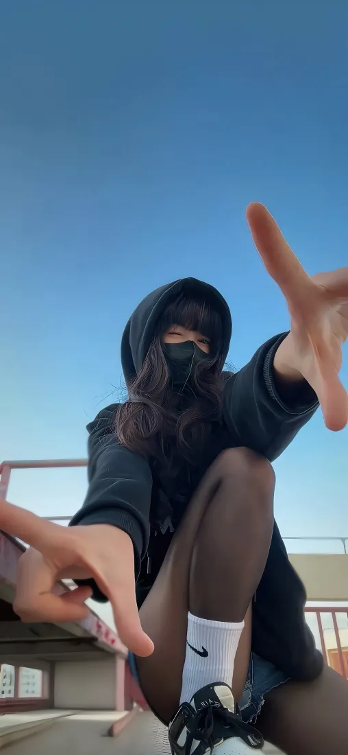 青春少女手机壁纸｜天台背景图片 - 4K「哲风壁纸」