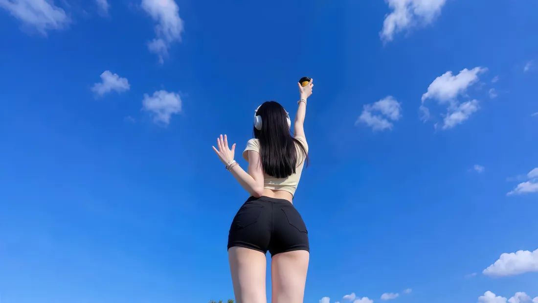 4k背影美腿壁纸｜夏日晴空背景图片 - 举杯「哲风壁纸」