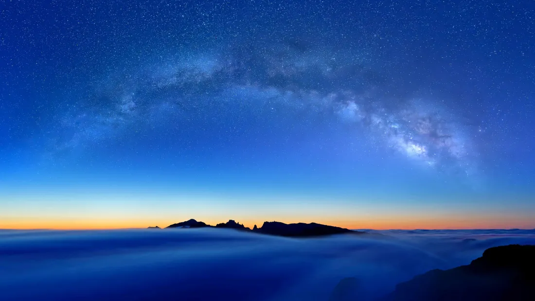 4k星河云雾壁纸｜晨曦山峰背景图片 - 自然「哲风壁纸」