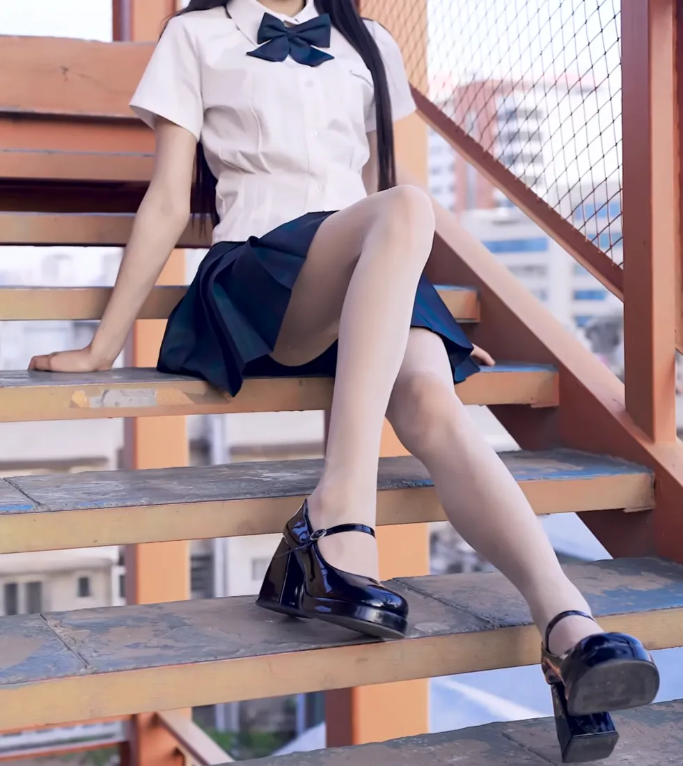 JK制服手机壁纸｜楼梯背景图片 - 青春少女「哲风壁纸」