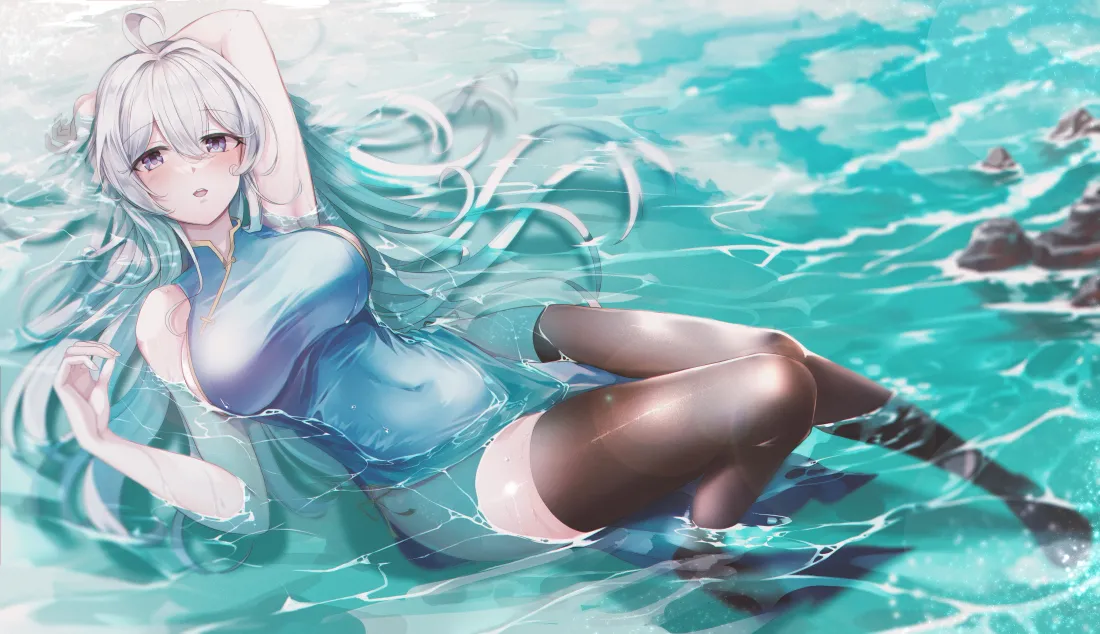 4k水漾躺姿丝袜少女壁纸｜蓝调背景图片 - 银发美少女「哲风壁纸」