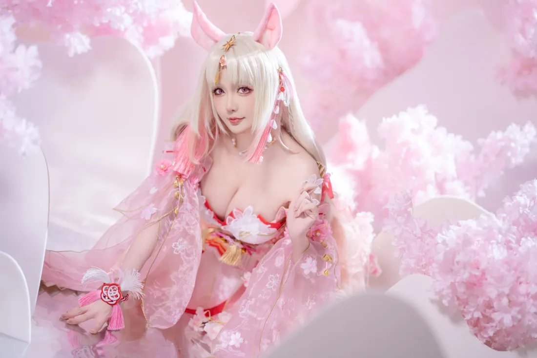 3k胡桃cos壁纸｜粉色花海背景图片 - 美女「哲风壁纸」