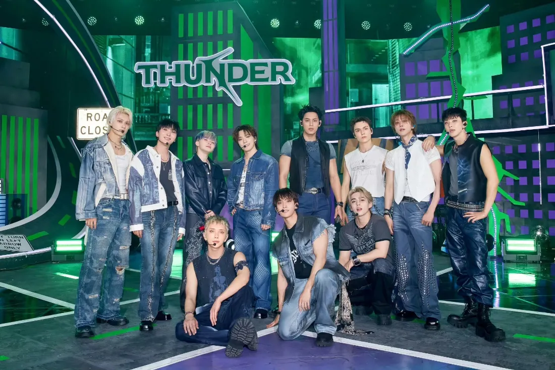 2k(THUNDER组合壁纸｜Seventeen舞台背景图片 - 高清合影)「哲风壁纸」