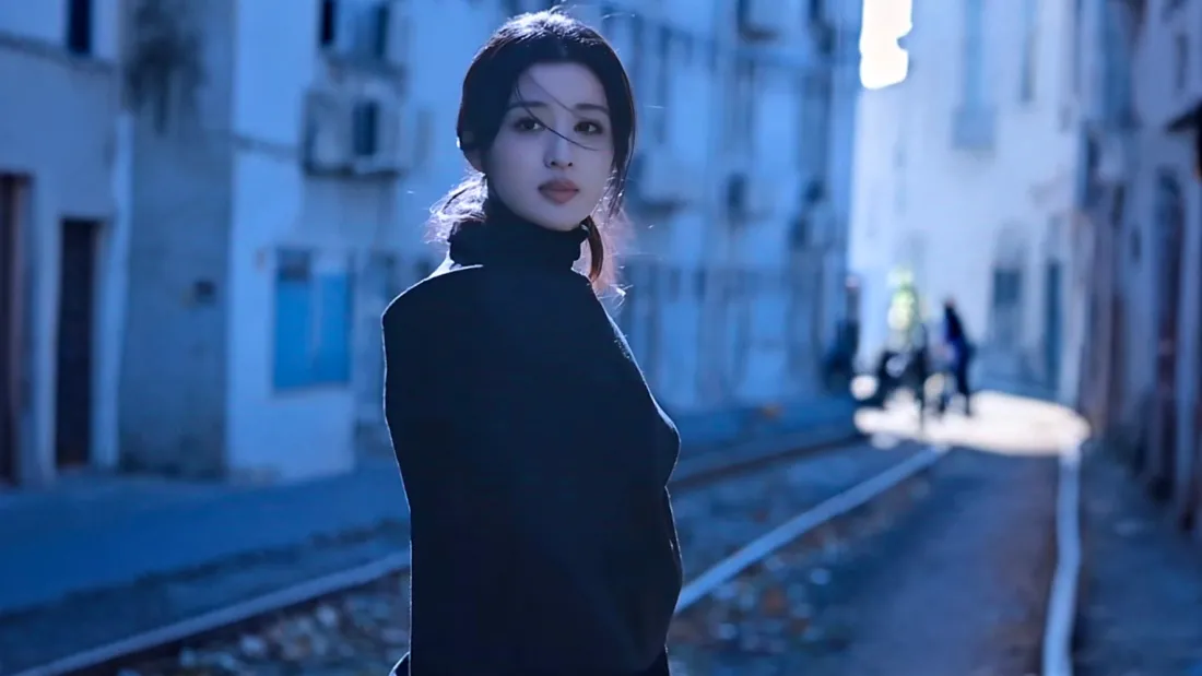 3k王楚然壁纸｜街道铁轨背景图片 - 时尚美女「哲风壁纸」