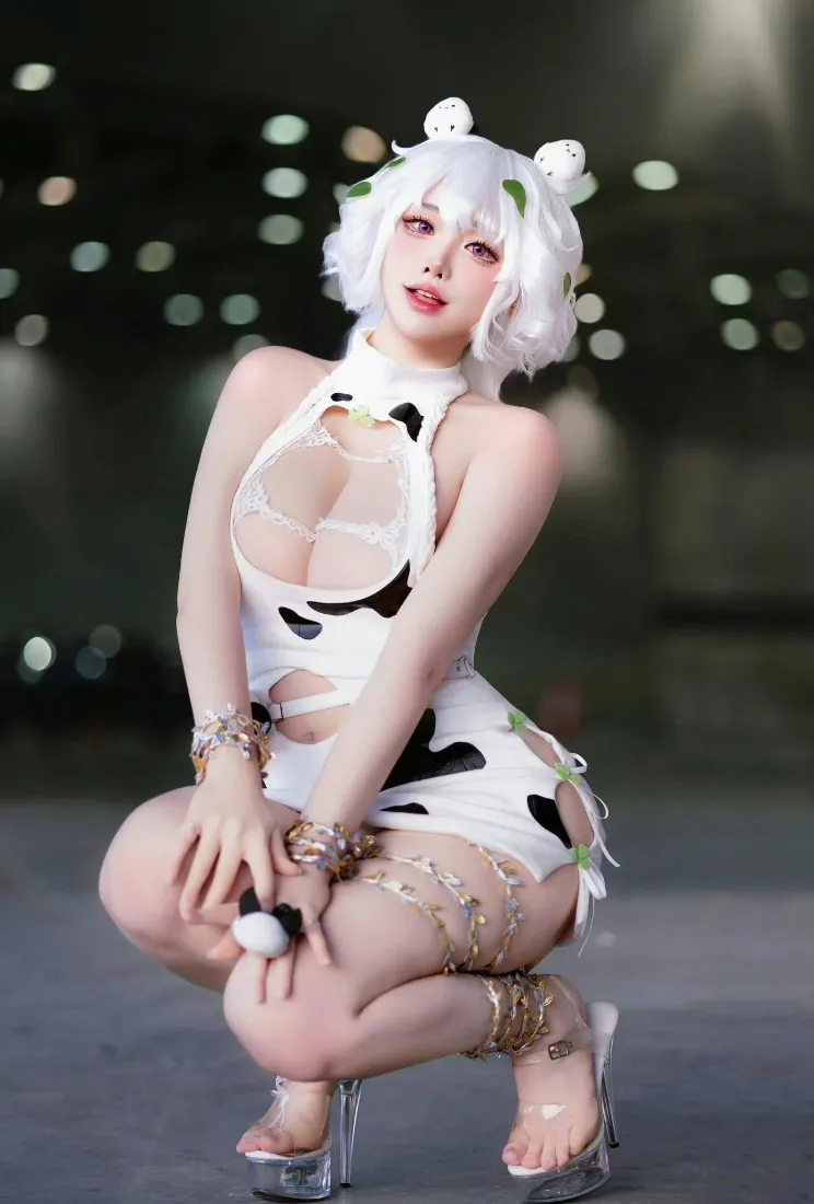 奶牛装cos手机壁纸｜萌系背景图片 - 猫耳少女「哲风壁纸」