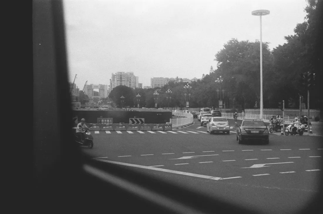 3k胶片道路壁纸｜车流背景图片 - 街景「哲风壁纸」