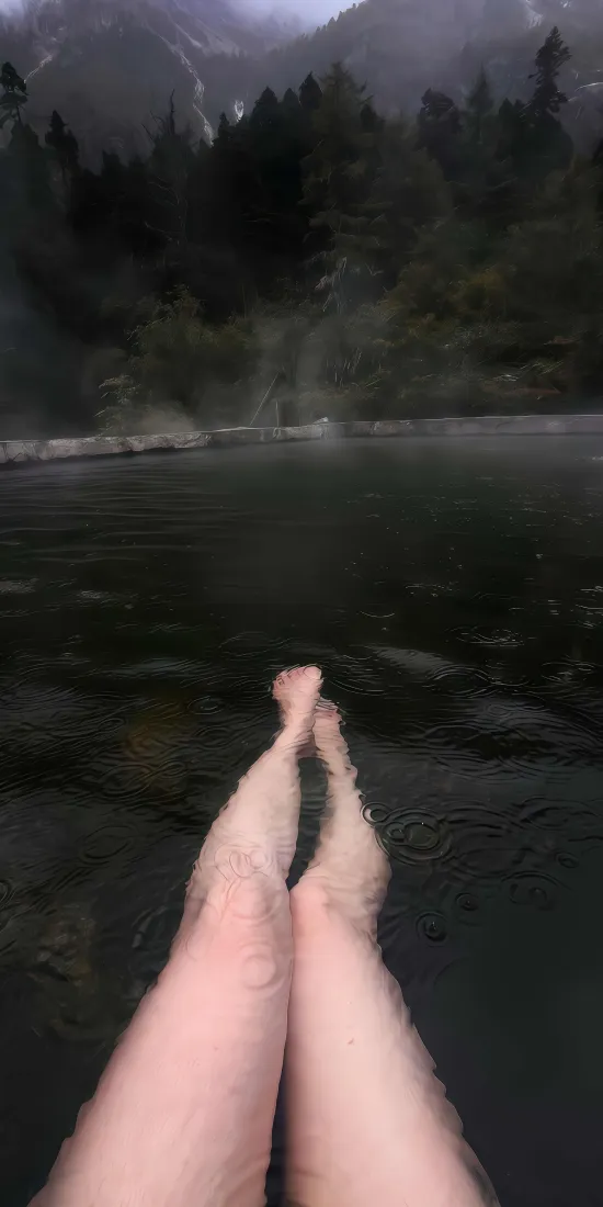 水畔美腿手机壁纸｜自然水景背景图片 - 惬意「哲风壁纸」