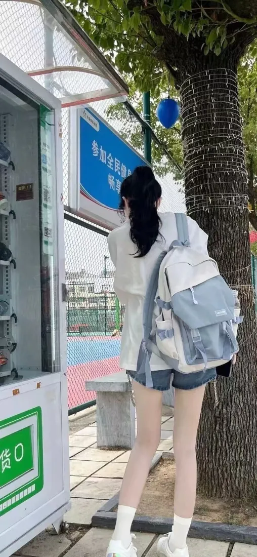 长发女生手机壁纸｜街道背景图片 - 清新「哲风壁纸」