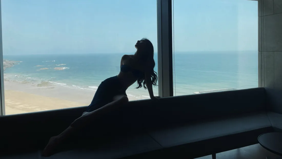 4k逆光剪影壁纸｜海景背景图片 - 性感美女「哲风壁纸」
