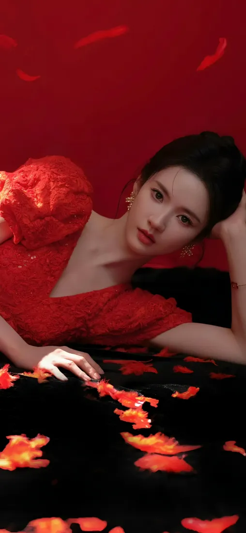 张婧仪手机壁纸｜红衣背景图片 - 红裙花瓣「哲风壁纸」
