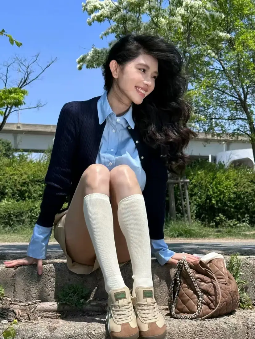青春女孩手机壁纸｜户外背景图片 - 清新「哲风壁纸」