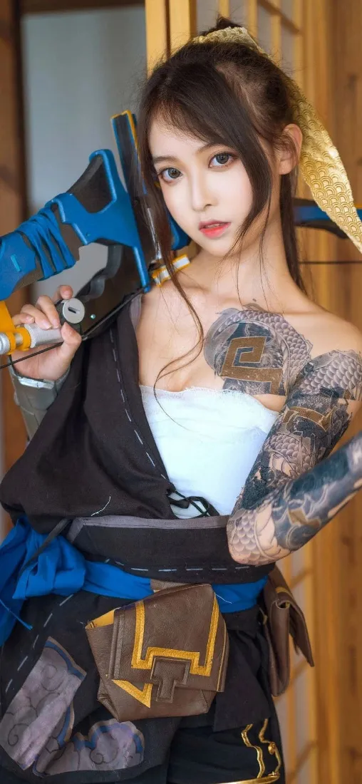 纹身女孩手机壁纸｜武器背景图片 - cosplay「哲风壁纸」