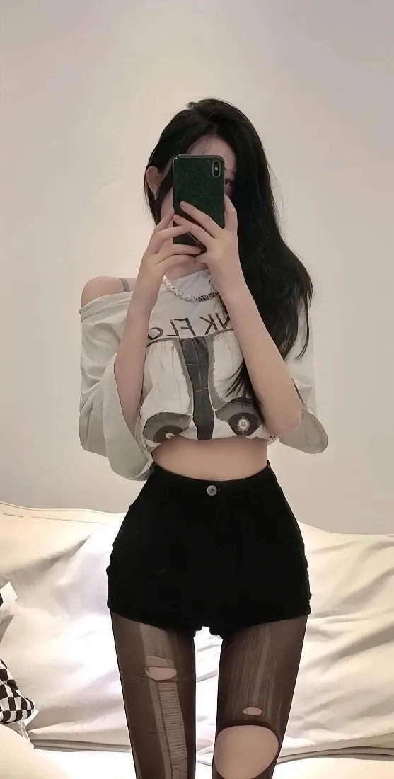 纯欲美女手机壁纸｜黑丝露肩背景图片 - 室内「哲风壁纸」