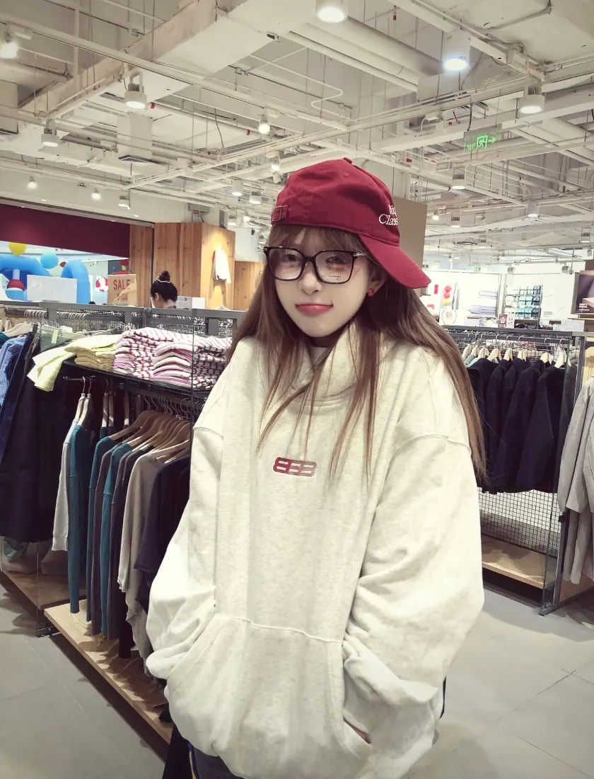 小菜是我 清新 服装店手机壁纸｜购物 - 白色卫衣「哲风壁纸」
