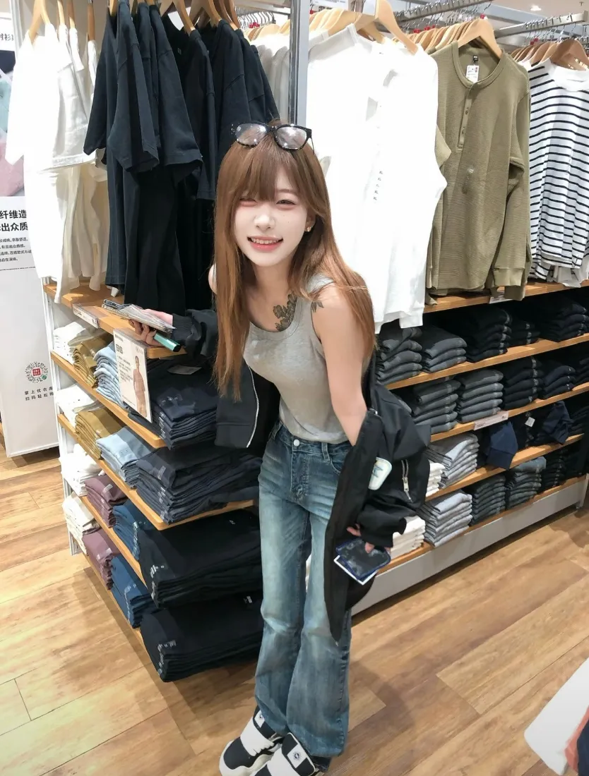 小菜是我服装店穿搭手机壁纸｜购物 - 牛仔裤「哲风壁纸」