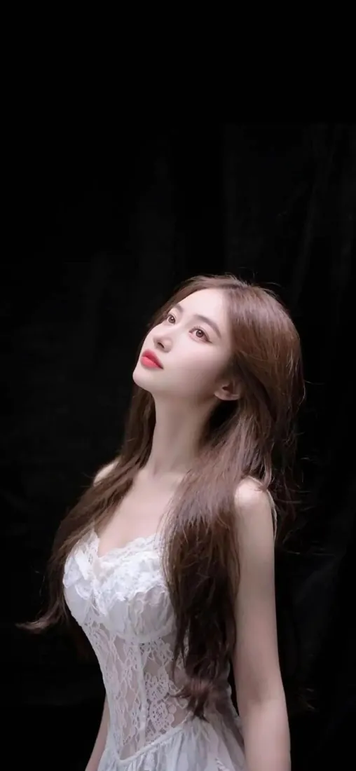 白衣美女手机壁纸｜黑色背景图片 - 优雅迷人「哲风壁纸」