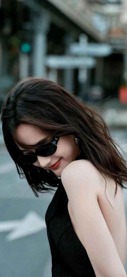 黑衣美女手机壁纸｜街拍背景图片 - 时尚性感「哲风壁纸」