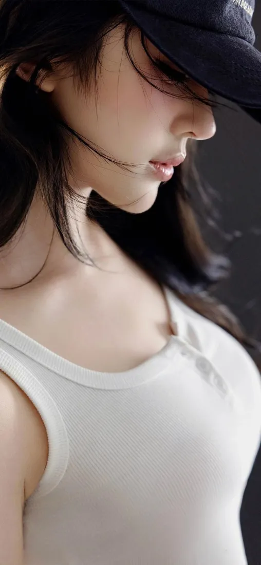 白衣黑帽美女手机壁纸｜气质背景 - 手机壁纸「哲风壁纸」
