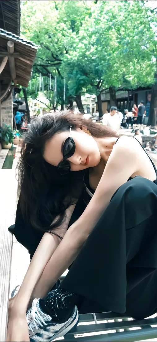 宋祖儿手机壁纸｜户外休闲背景图片 - 黑衣墨镜「哲风壁纸」