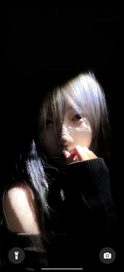 黑衣美女手机壁纸｜暗色背景 - 银灰发「哲风壁纸」