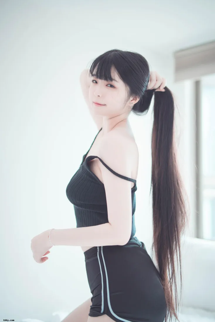 黑衣美女手机壁纸｜室内背景 - 高马尾「哲风壁纸」