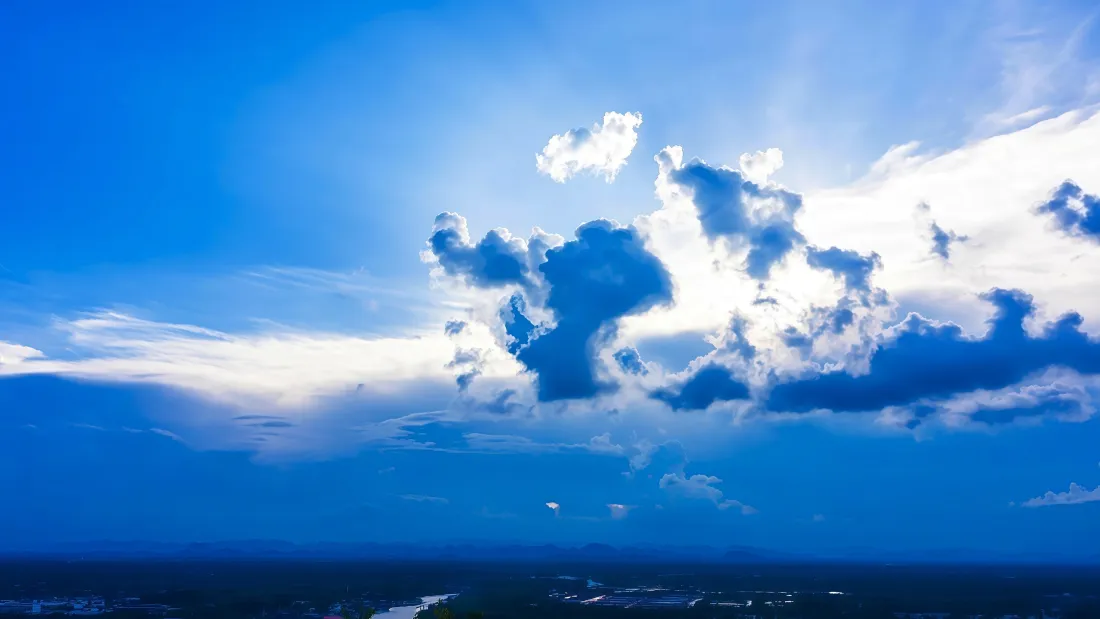 4k丁达尔云隙光壁纸｜蓝天背景图片 - 自然风景「哲风壁纸」