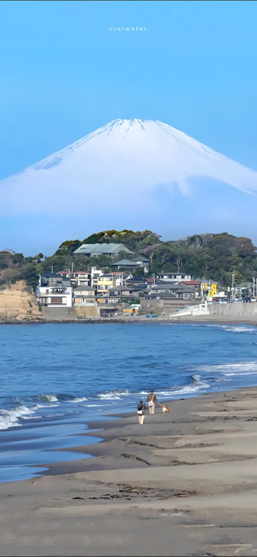 富士山海边房屋手机壁纸｜沙滩风景 - 海浪蓝天「哲风壁纸」