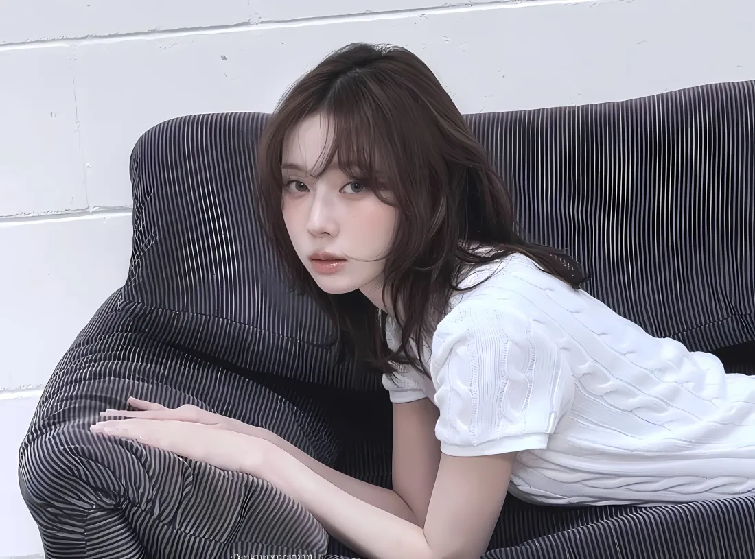 2k金玟庭壁纸｜室内沙发背景 - 休闲「哲风壁纸」