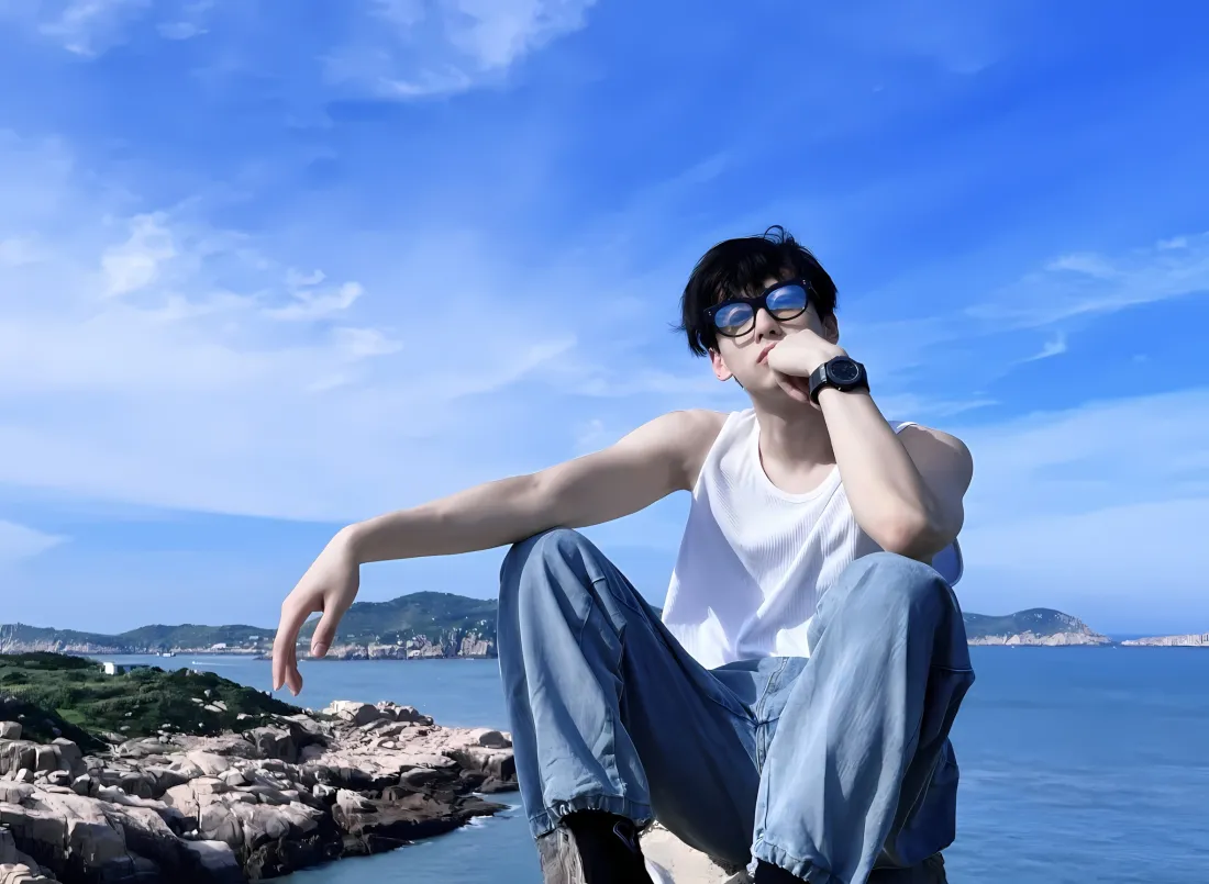 2k田栩宁壁纸｜海边蓝天背景图片 - 岩石大海「哲风壁纸」