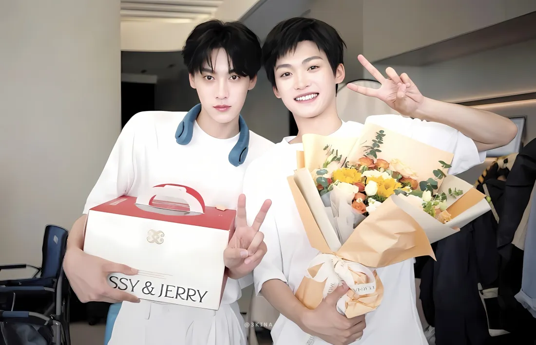 2k梓渝田栩宁壁纸｜室内 - 花束礼品盒「哲风壁纸」