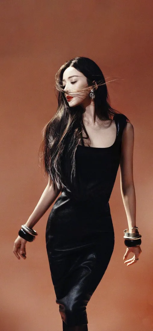 黑衣美女手机壁纸｜偏红背景 - 时尚穿搭「哲风壁纸」