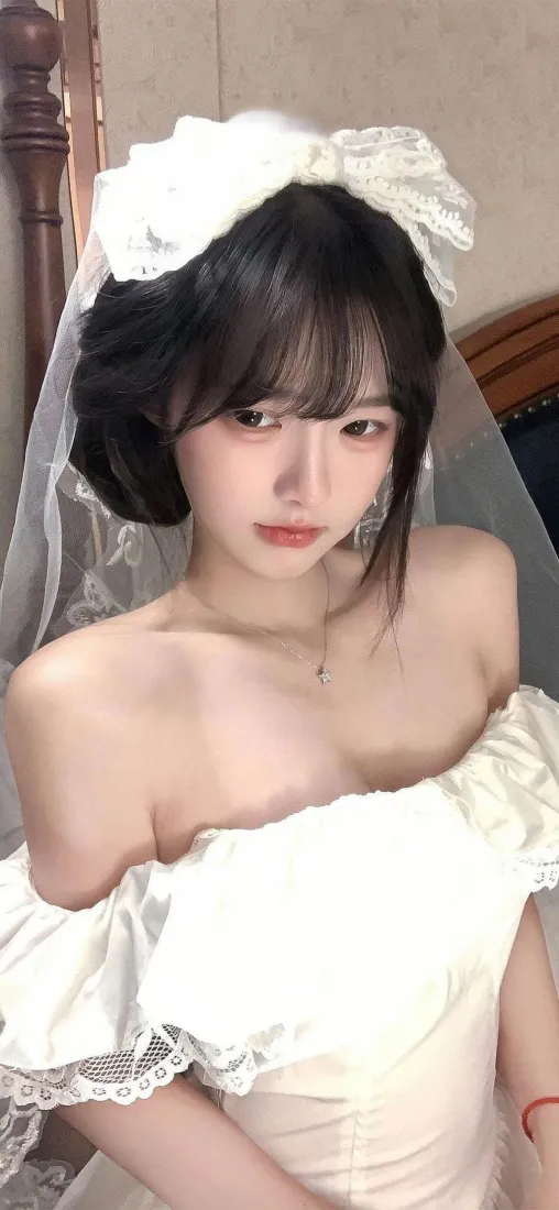 婚纱美女手机壁纸｜室内背景 - 白色露肩「哲风壁纸」