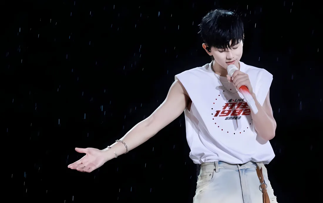 2k张杰壁纸｜舞台唱歌背景图片 - 吊带「哲风壁纸」